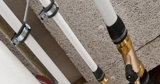 Замена труб водоснабжения в квартире: цена от 2108 руб. - СантехДомРсн